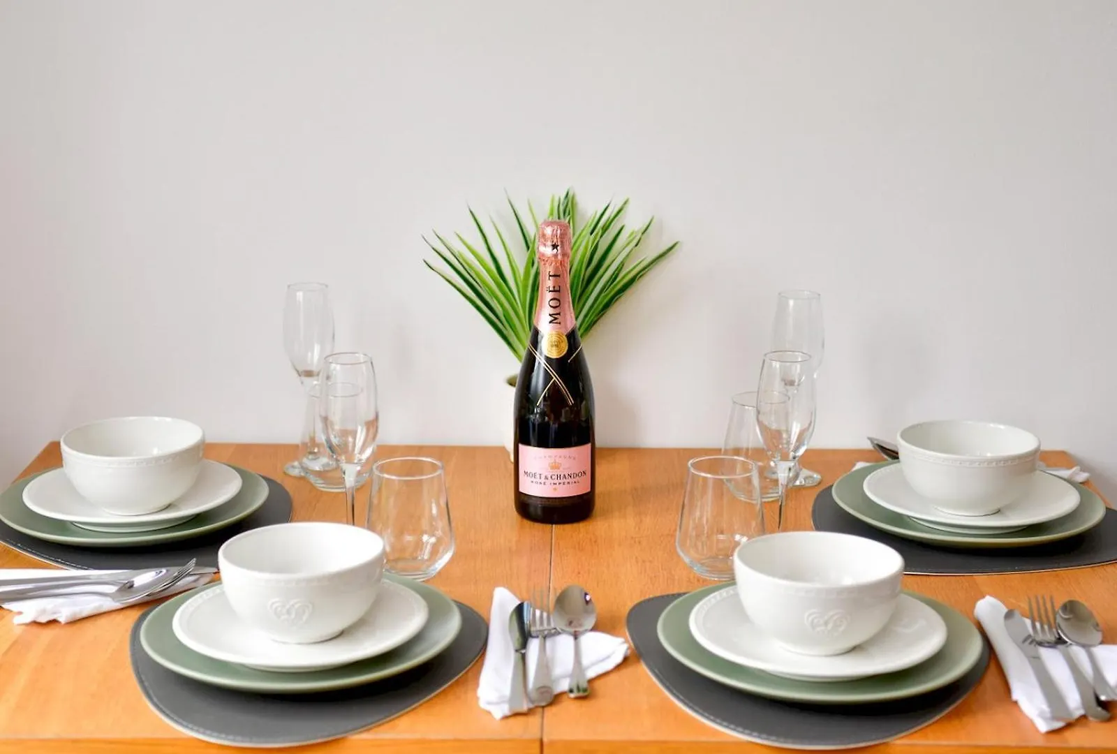 קארדיף Pass The Keys Homely 2 Bed House With Parking בית נופש